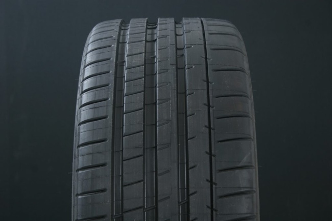 235/35R19 MICHELIN PILOT SUPER SPORT