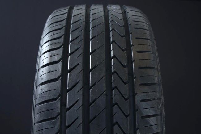 215/30R20 LEXANI LX-TWENTY